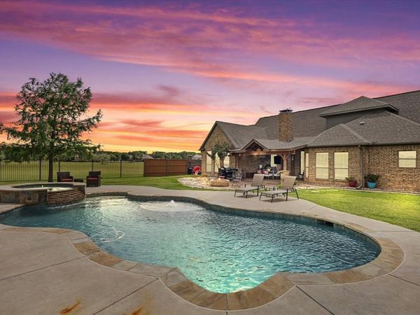 2033 Pin Oak Drive, Kaufman, TX 75142