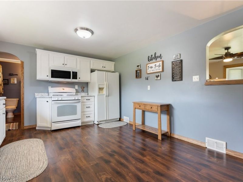 4260 Broadway Avenue NE, Louisville, OH 44641 Photo 10