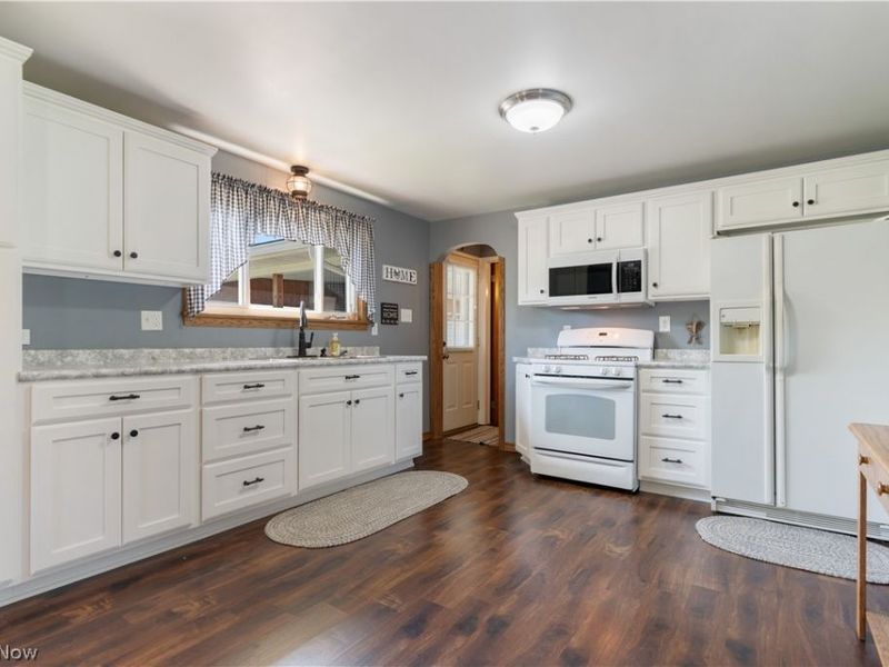4260 Broadway Avenue NE, Louisville, OH 44641 Photo 11