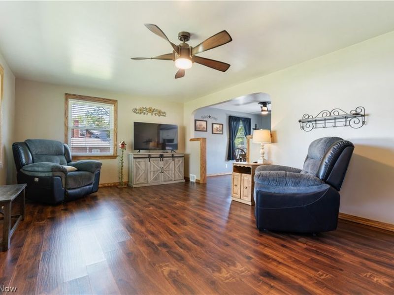 4260 Broadway Avenue NE, Louisville, OH 44641 Photo 3