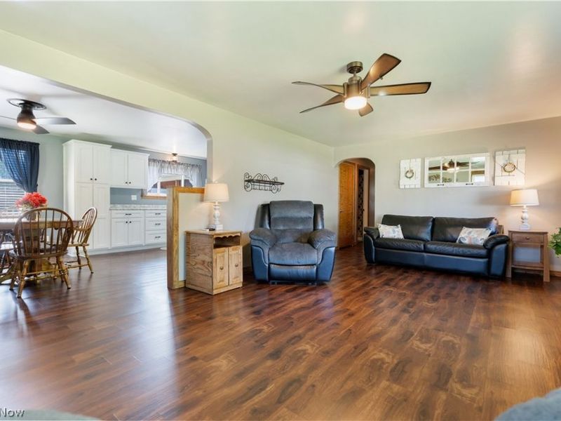 4260 Broadway Avenue NE, Louisville, OH 44641 Photo 4