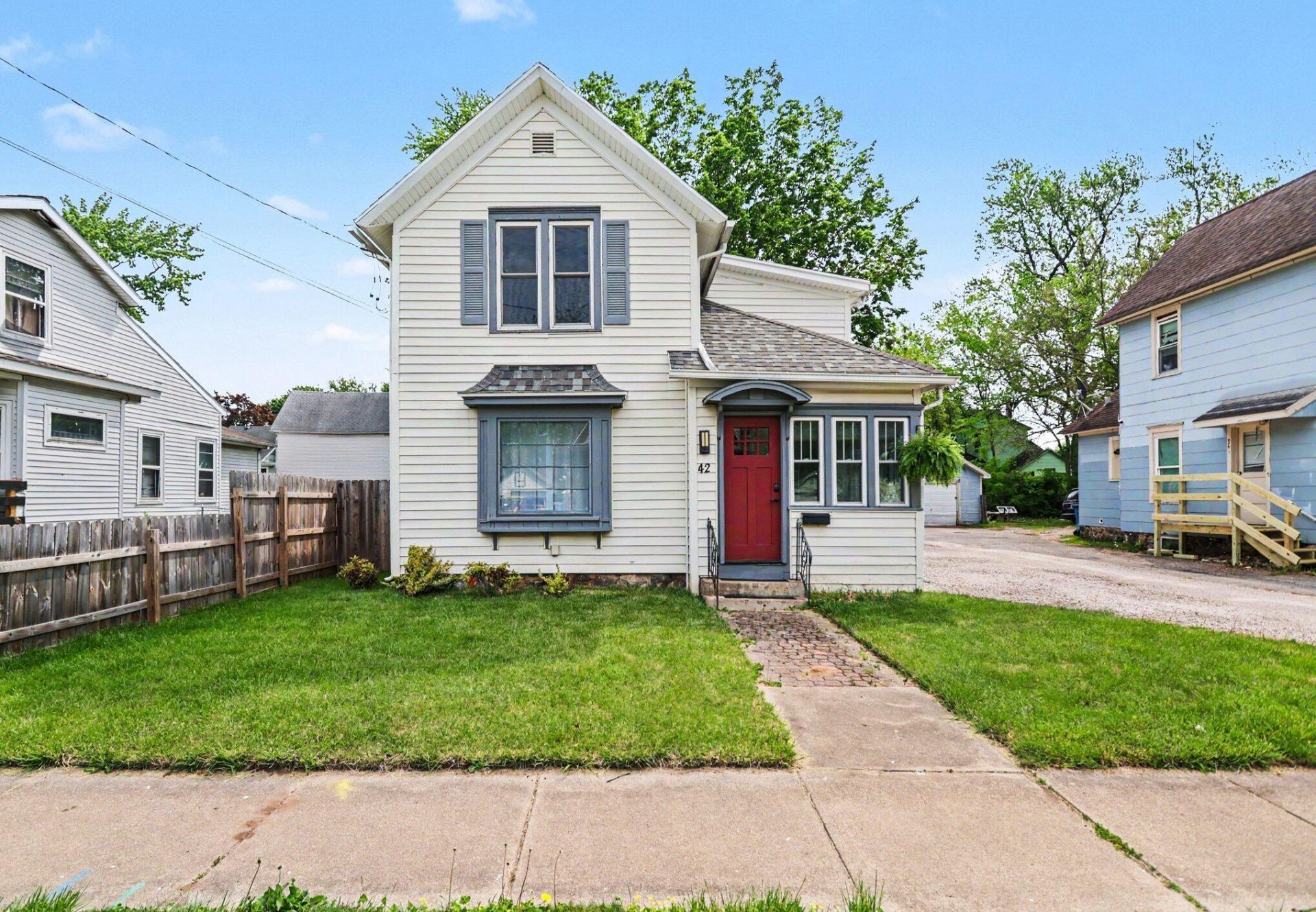 42 Mckinley Avenue N, Battle Creek, MI 49017 Main Photo