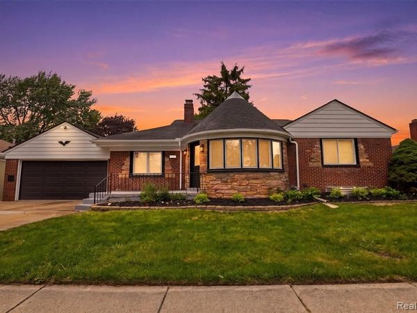 18001 Elizabeth Street, Roseville, MI 48066