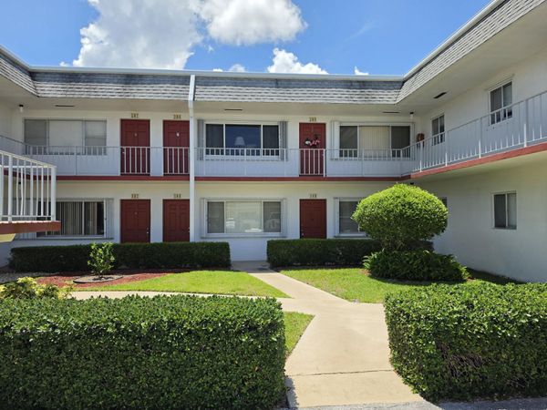3320 Lake Osborne Drive, Unit 109, Lake Worth Beach, FL 33461