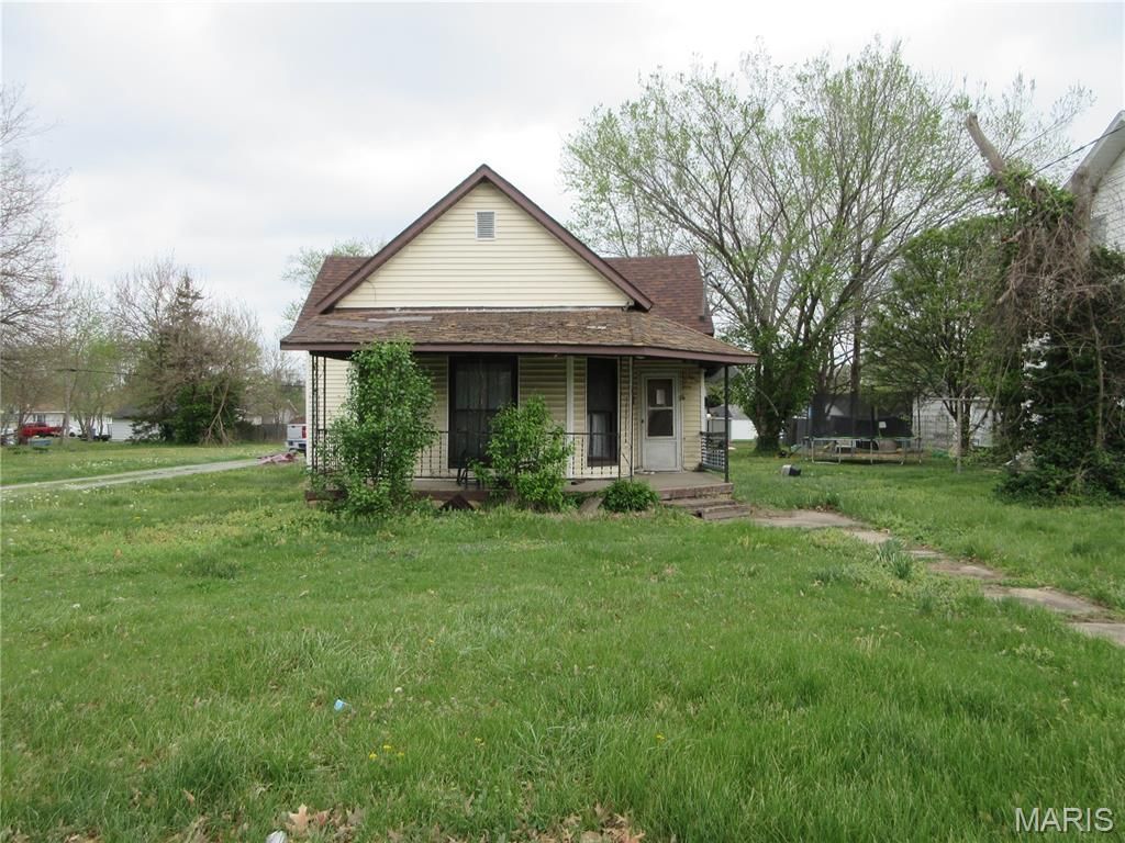 703 W Washington, Benton, IL 62812 Main Photo