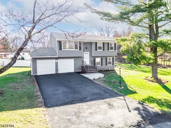160 Stratton St, Piscataway, NJ 08854