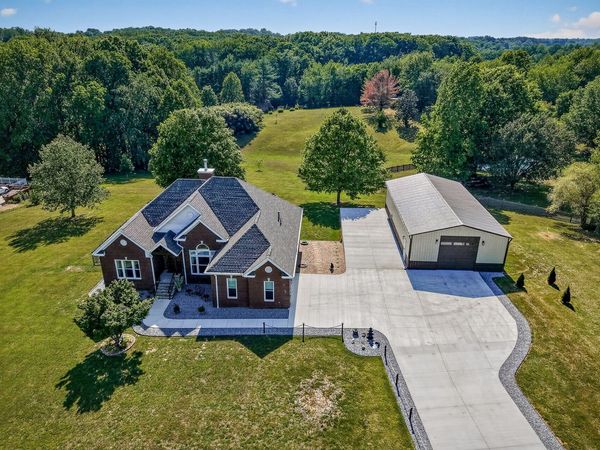 256 Kings Pointe Ln, McMinnville, TN 37110