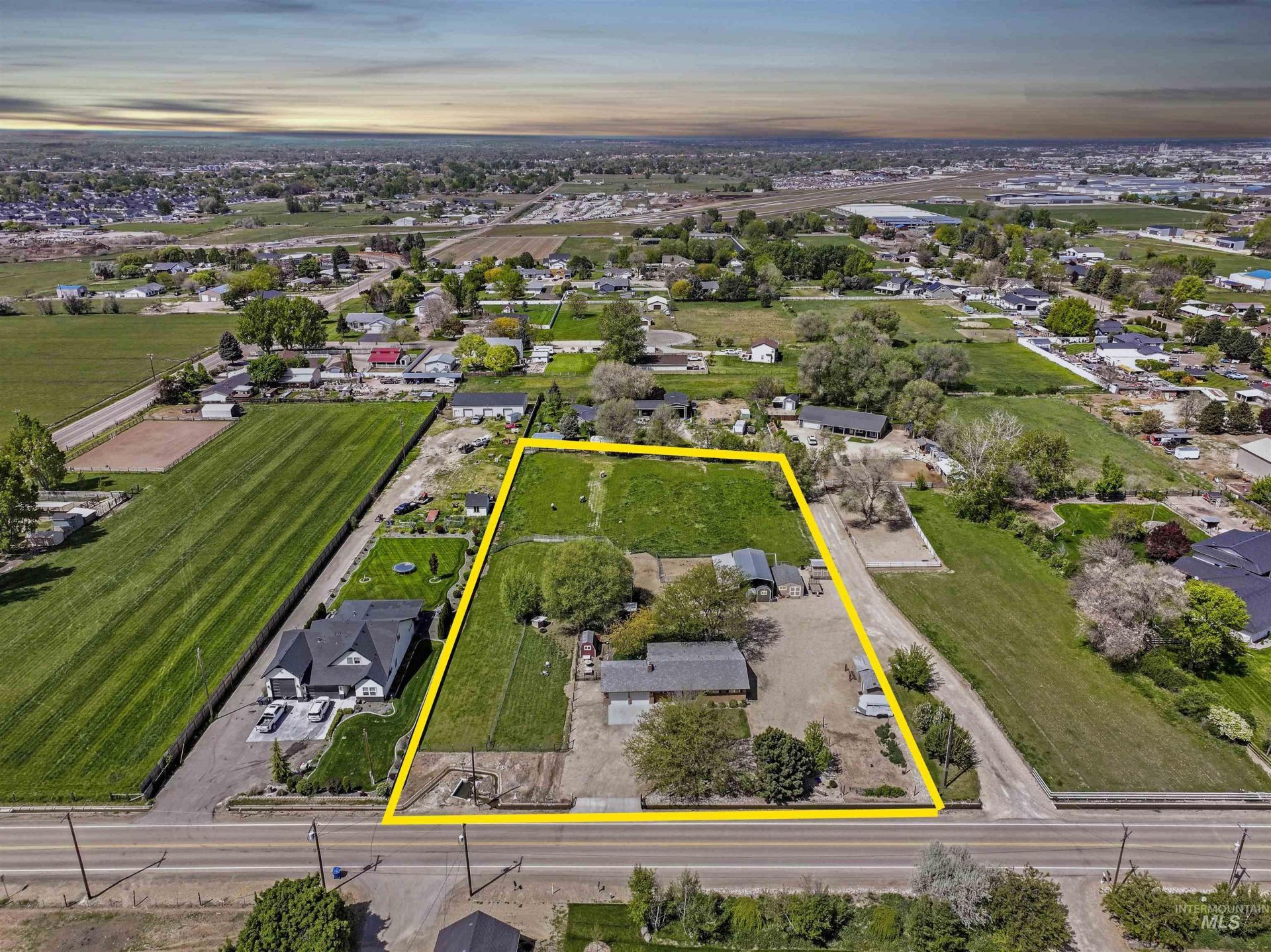 21 N Pit Lane, Nampa, ID 83687 Main Photo