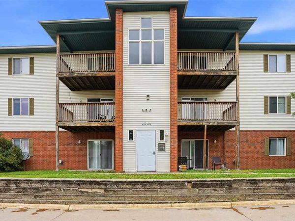 143 S Scott Blvd, Iowa City, IA 52246