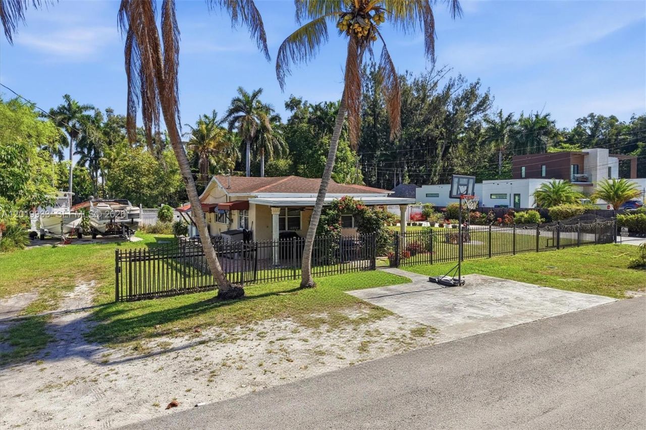 55-57 NE 156th St, Miami, FL 33162 Photo
