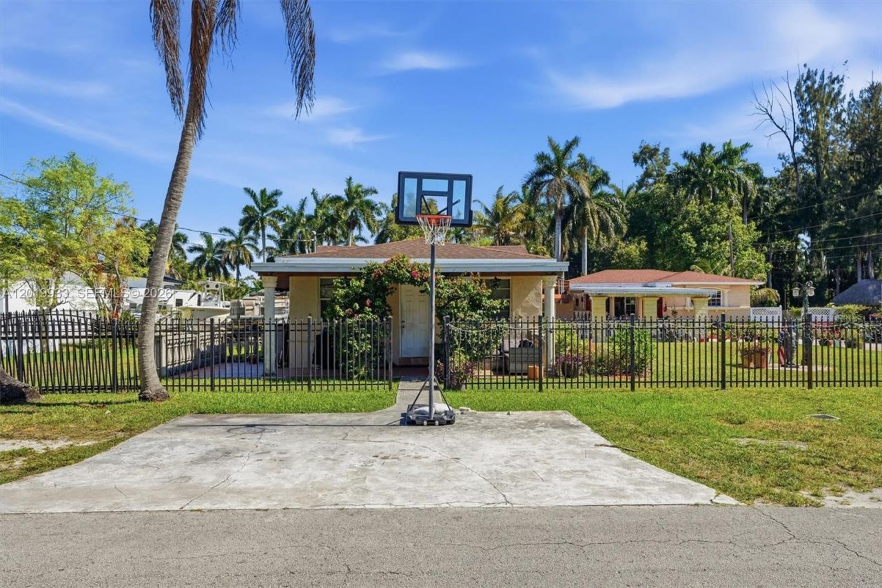 55-57 NE 156th St, Miami, FL 33162 Photo