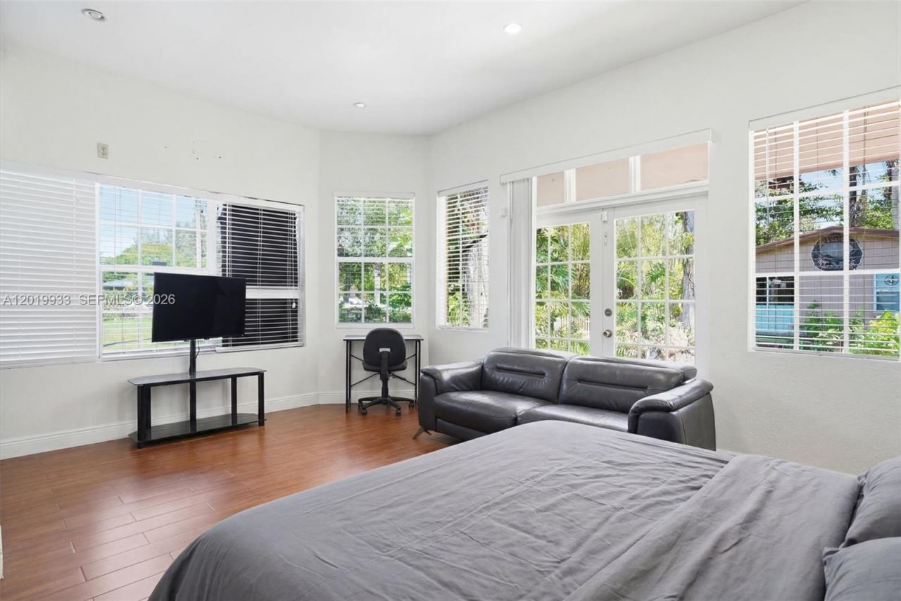 55-57 NE 156th St, Miami, FL 33162 Photo