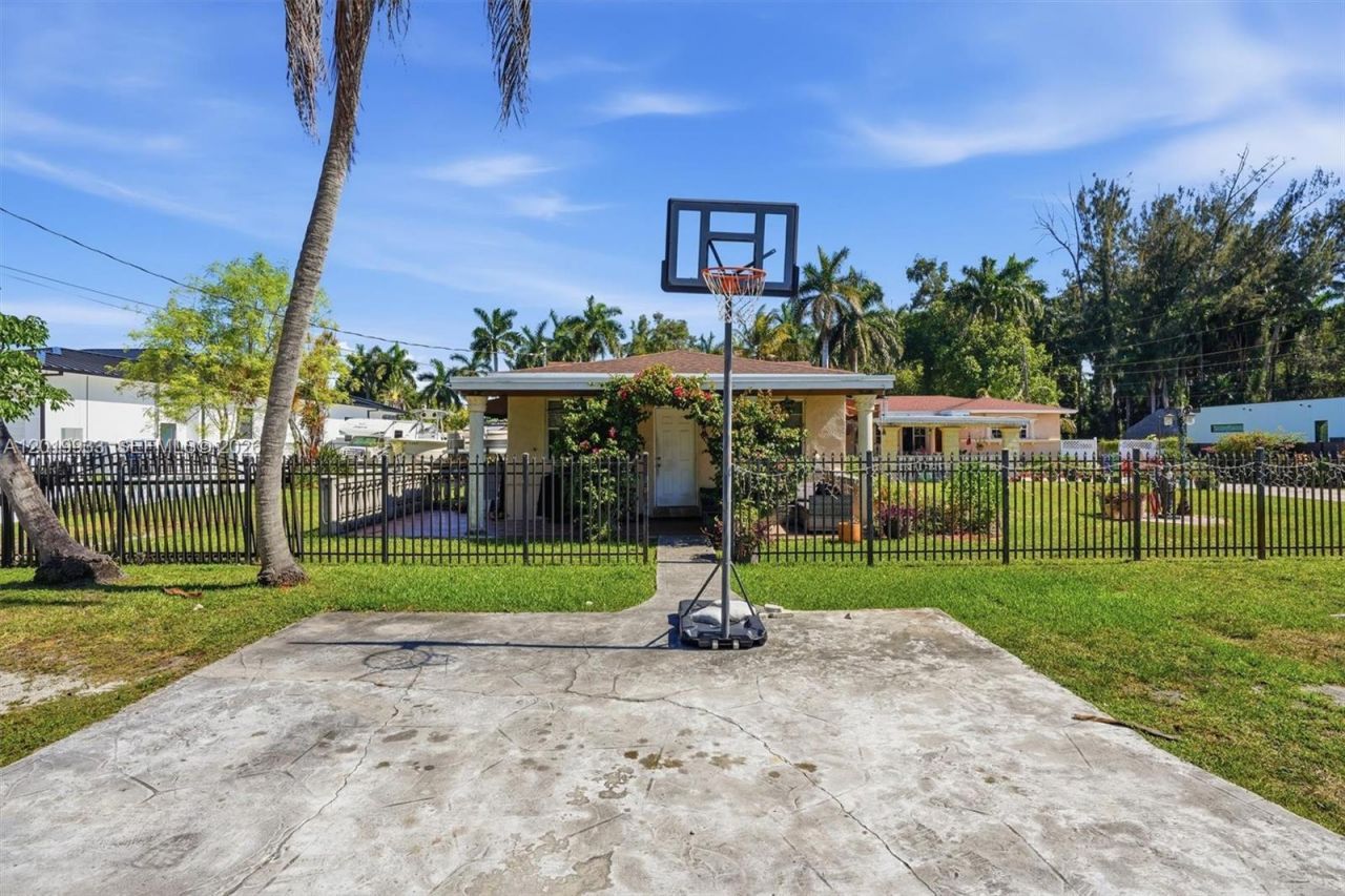 55-57 NE 156th St, Miami, FL 33162 Photo