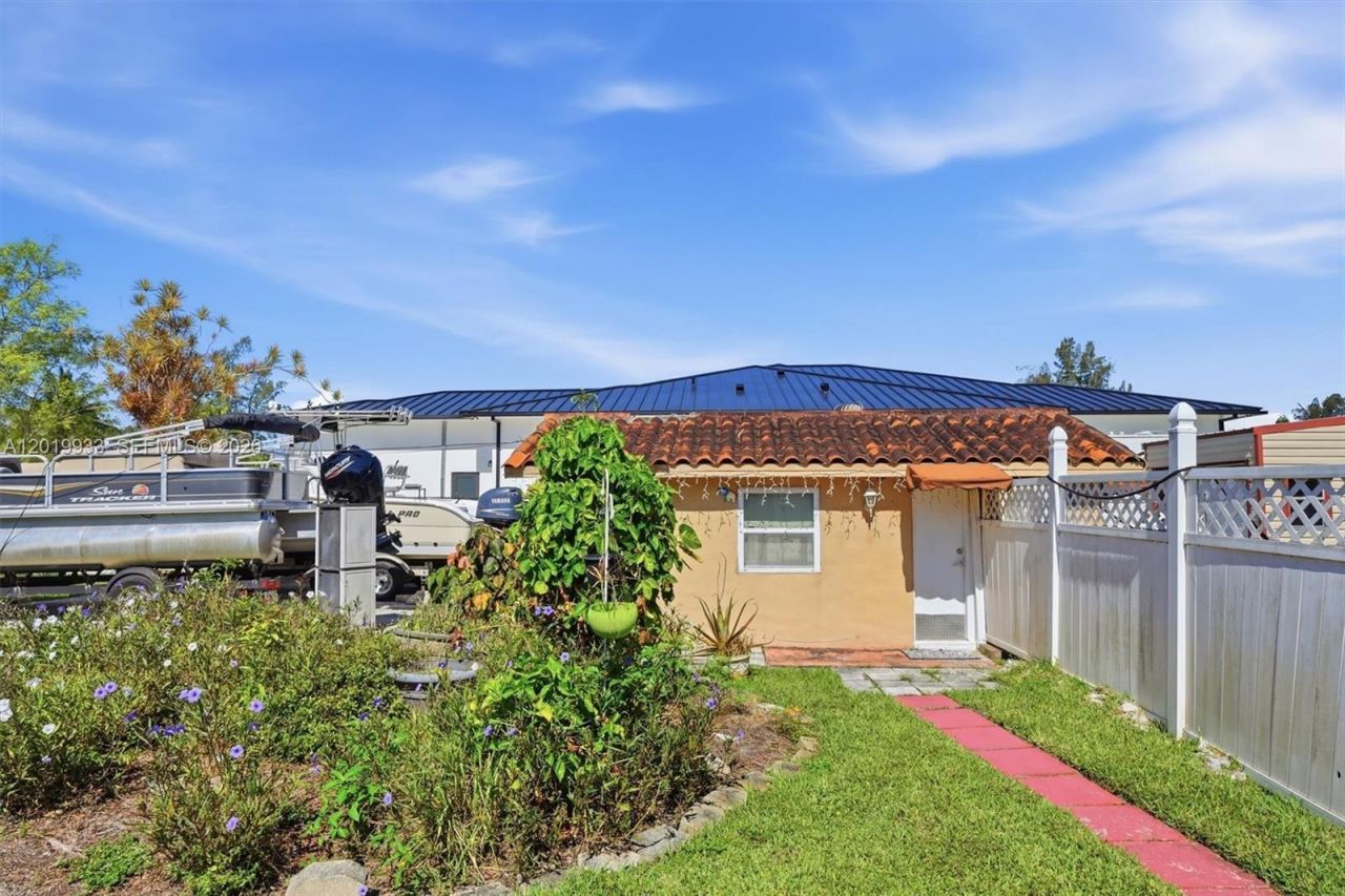 55-57 NE 156th St, Miami, FL 33162 Photo