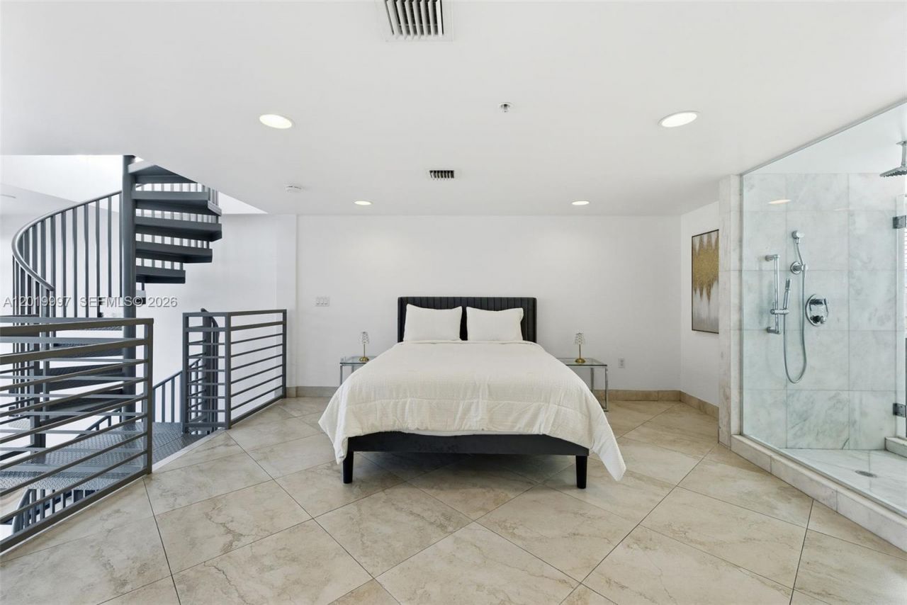 421 Meridian Ave , Unit 16, Miami Beach, FL 33139 Photo