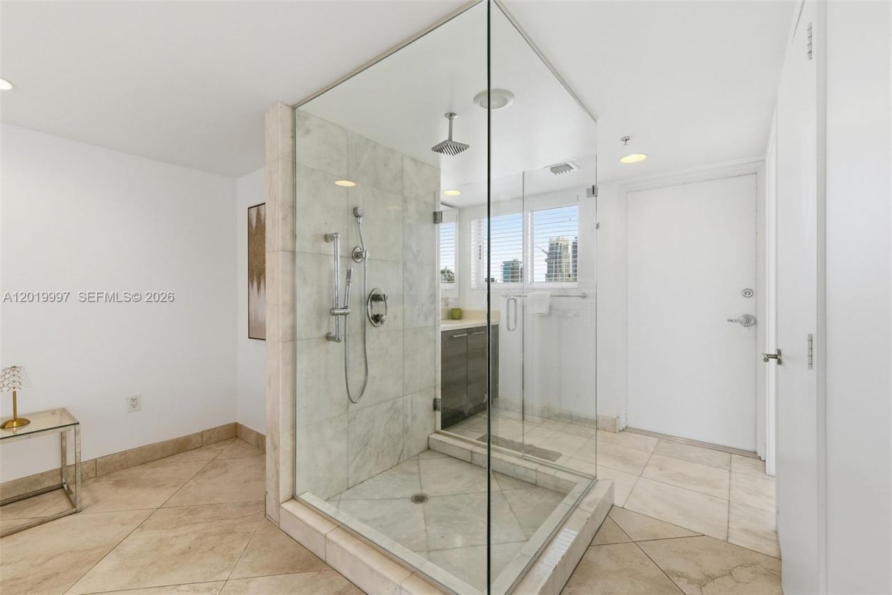 421 Meridian Ave , Unit 16, Miami Beach, FL 33139 Photo