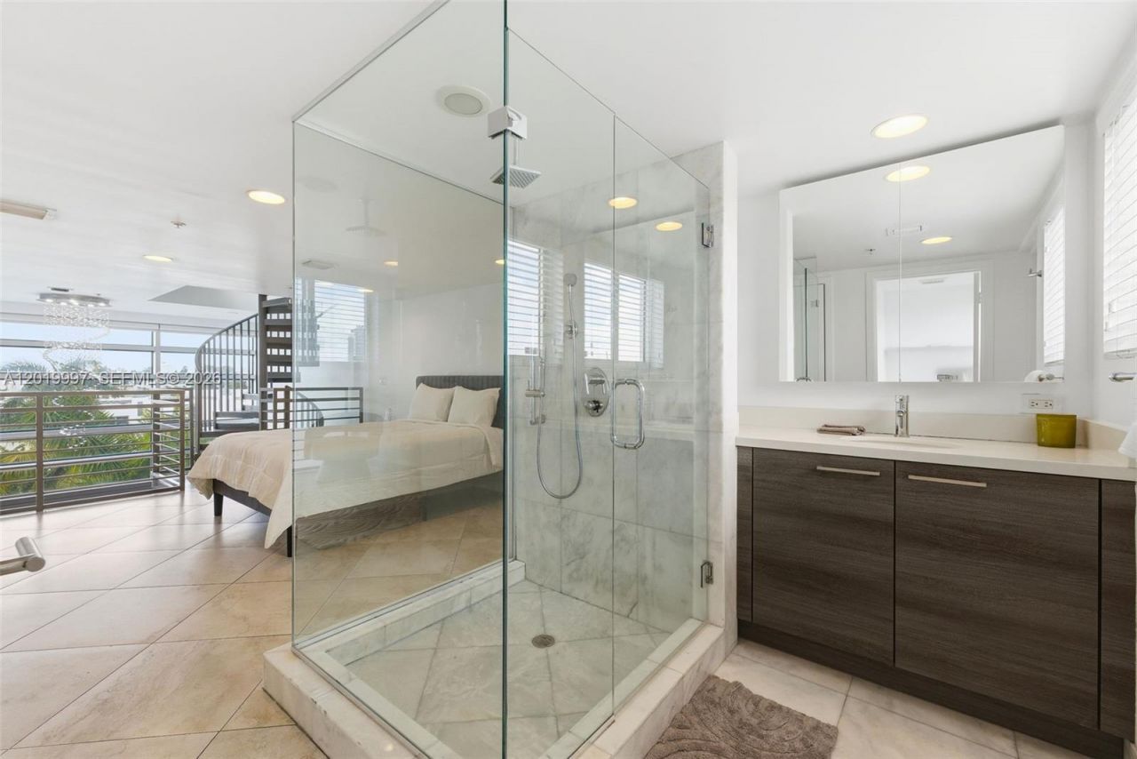 421 Meridian Ave , Unit 16, Miami Beach, FL 33139 Photo