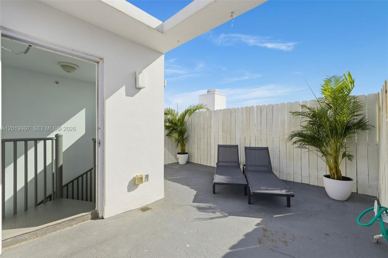 421 Meridian Ave , Unit 16, Miami Beach, FL 33139 Photo