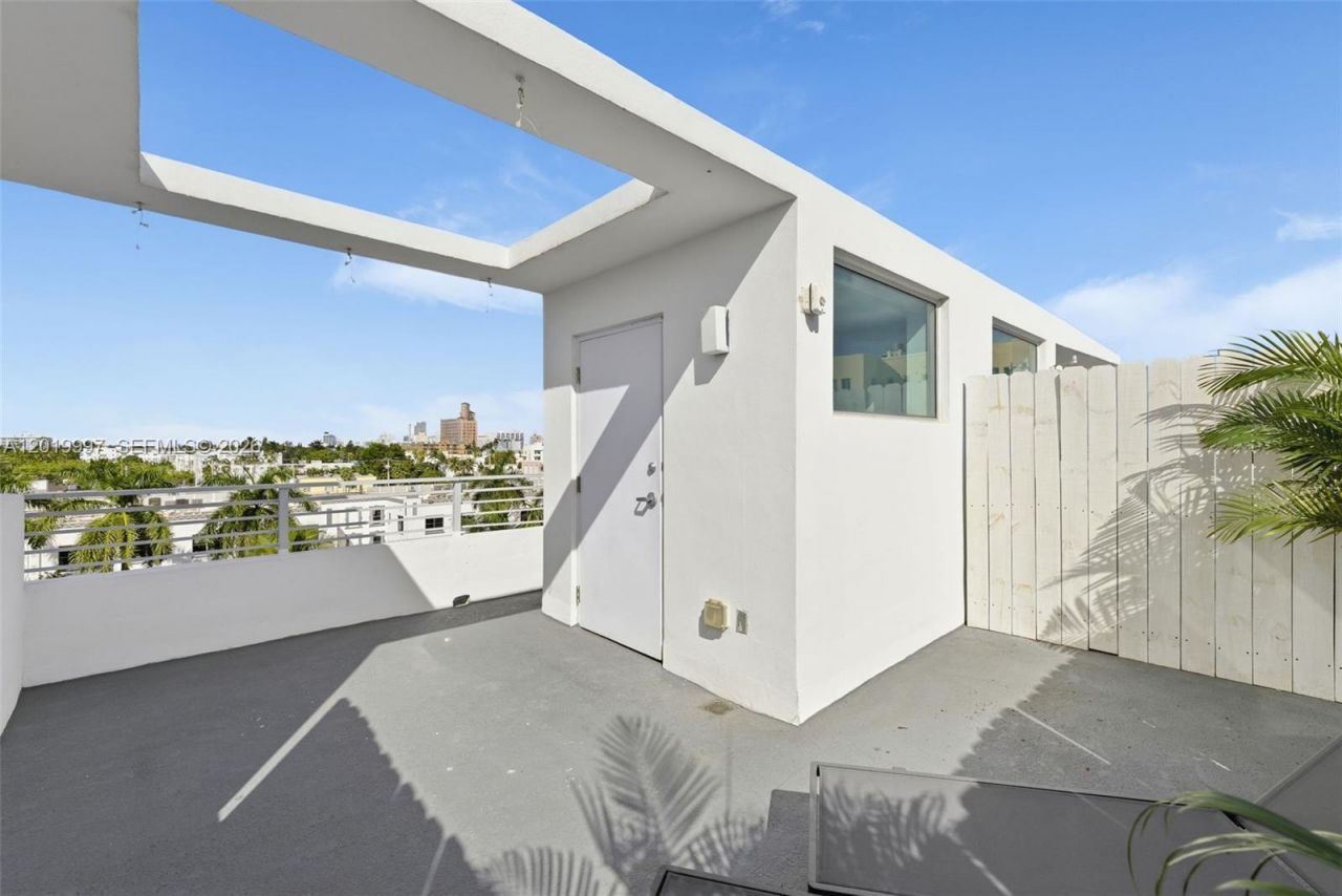 421 Meridian Ave , Unit 16, Miami Beach, FL 33139 Photo