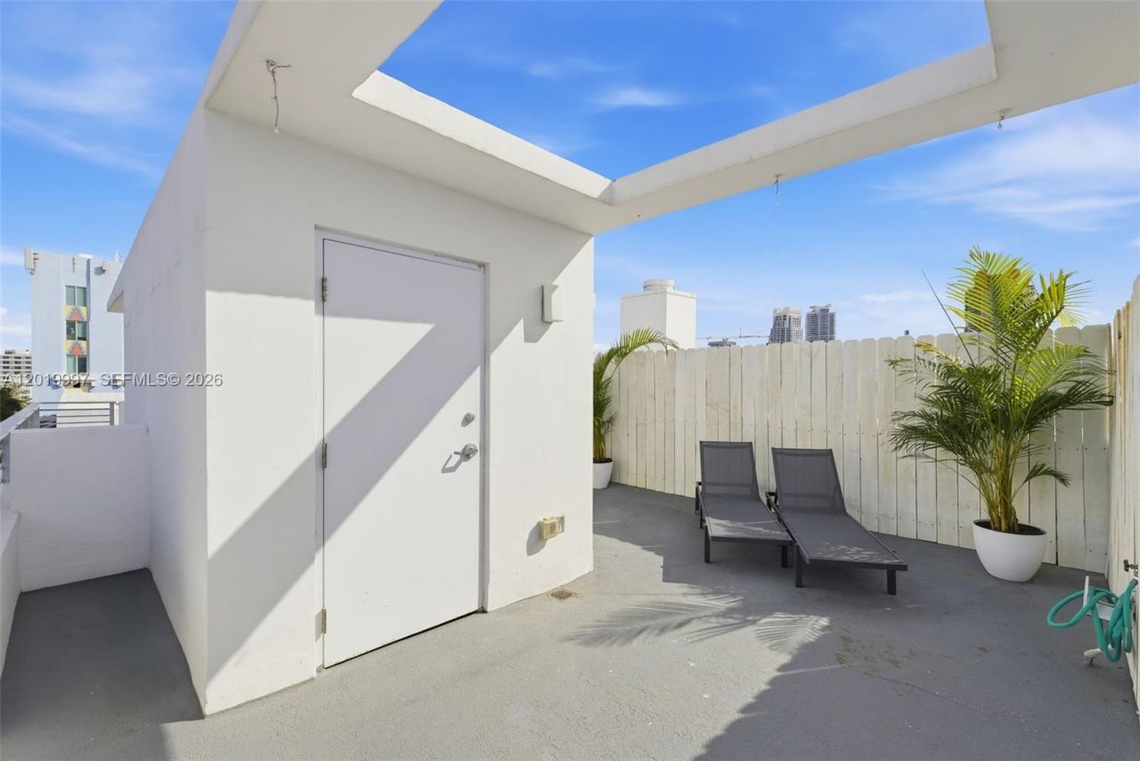421 Meridian Ave , Unit 16, Miami Beach, FL 33139 Photo