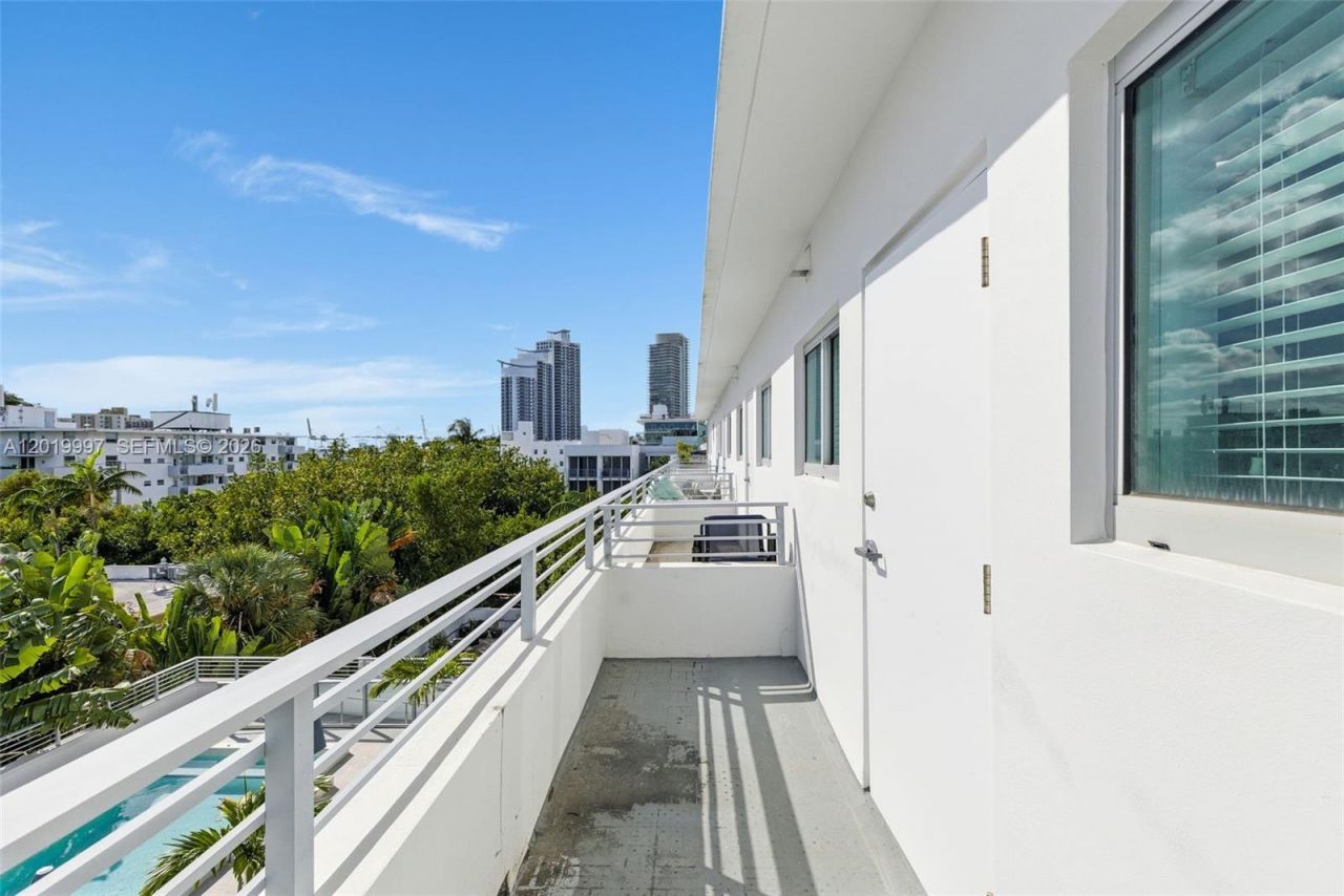 421 Meridian Ave , Unit 16, Miami Beach, FL 33139 Photo