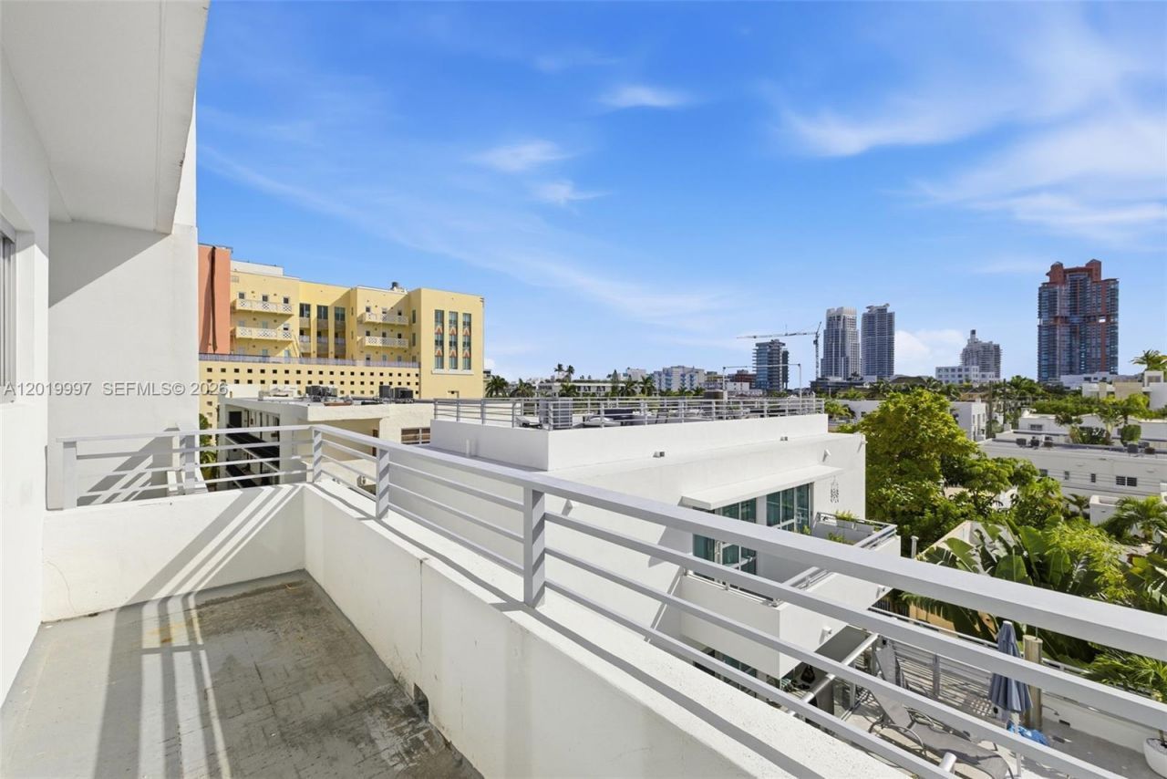 421 Meridian Ave , Unit 16, Miami Beach, FL 33139 Photo