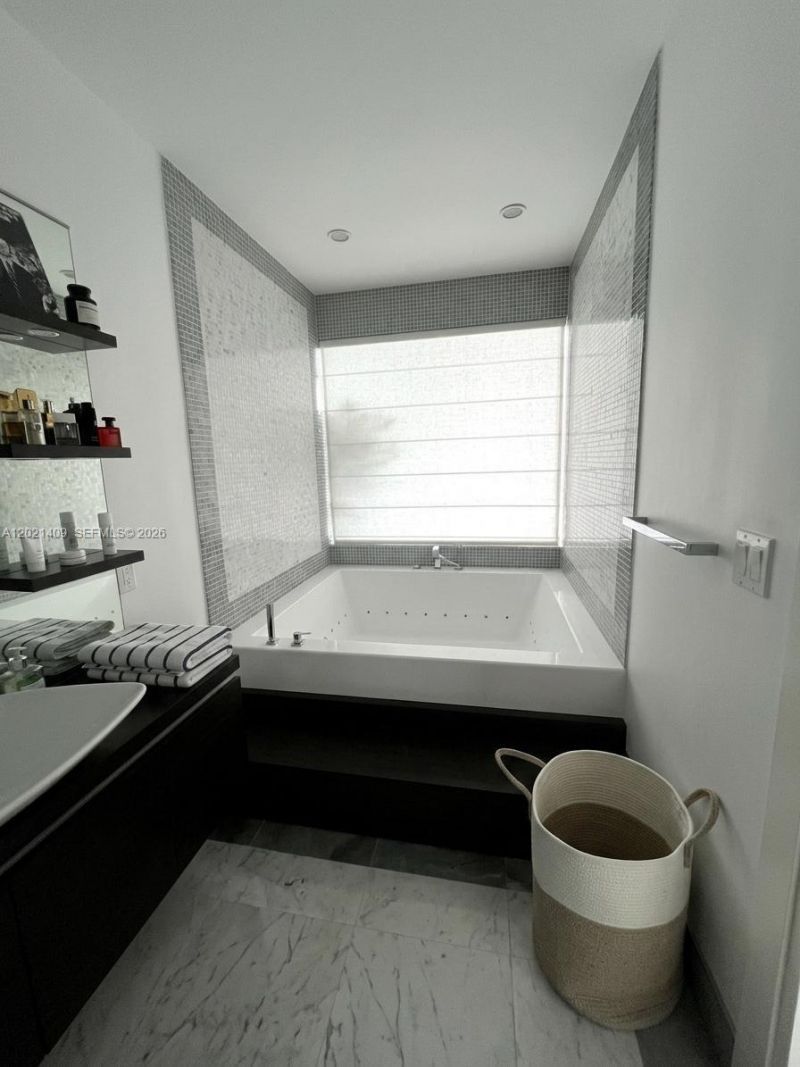 200 Biscayne Boulevard Way , Unit 5004, Miami, FL 33131 Photo