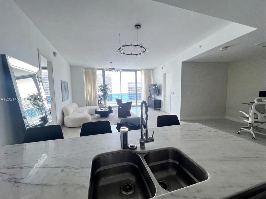 200 Biscayne Boulevard Way , Unit 5004, Miami, FL 33131 Photo