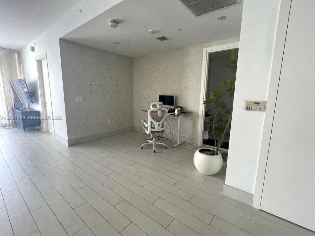 200 Biscayne Boulevard Way , Unit 5004, Miami, FL 33131 Photo