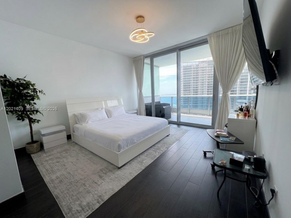 200 Biscayne Boulevard Way , Unit 5004, Miami, FL 33131 Photo