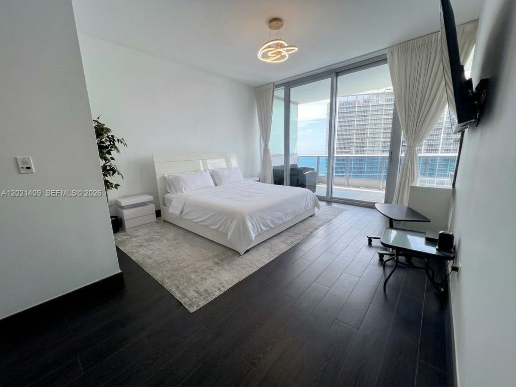 200 Biscayne Boulevard Way , Unit 5004, Miami, FL 33131 Photo