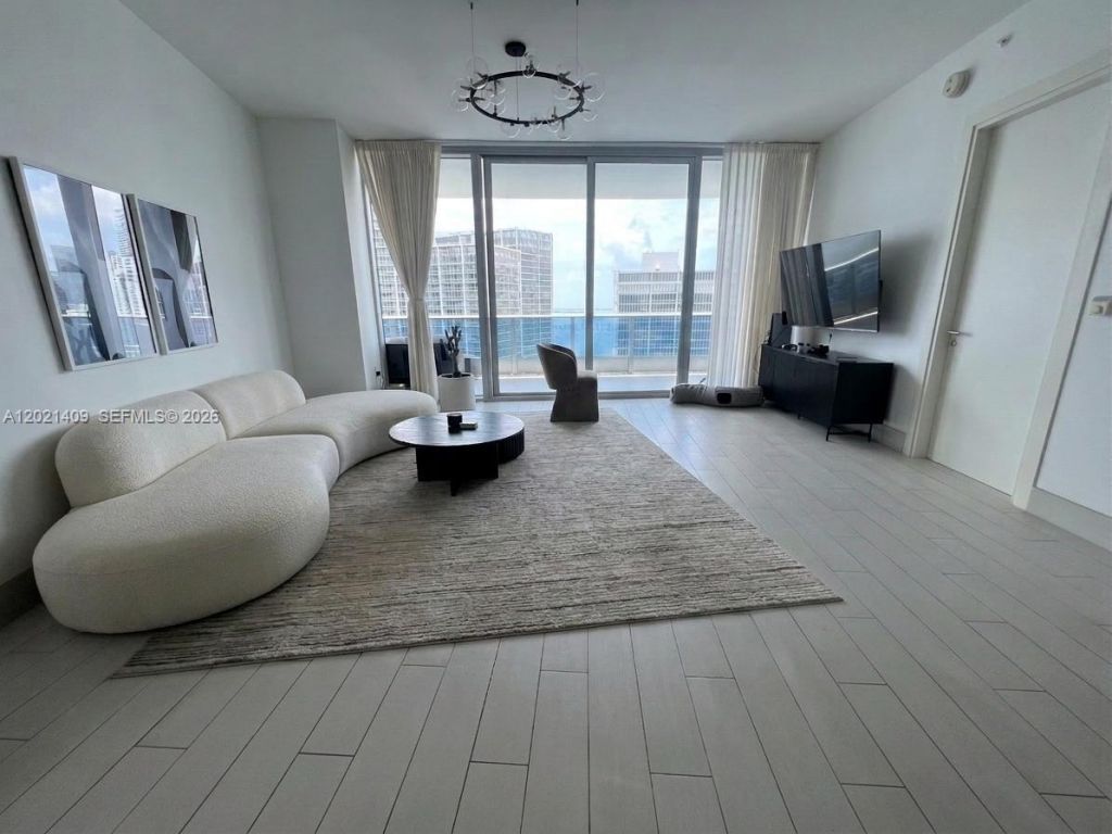 200 Biscayne Boulevard Way , Unit 5004, Miami, FL 33131 Photo