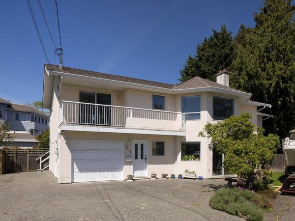 3916 Stamboul St , Saanich, BC V8P 4L2