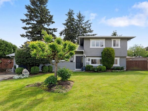 1582 Fremont Pl , Saanich, BC V8N 4Y5