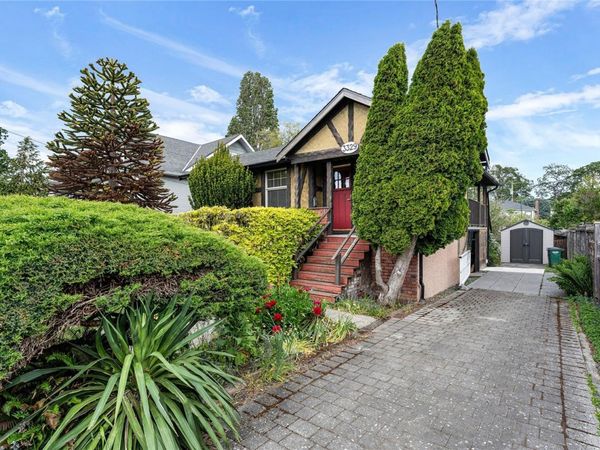 3329 Doncaster Dr , Victoria, BC V8P 3V7