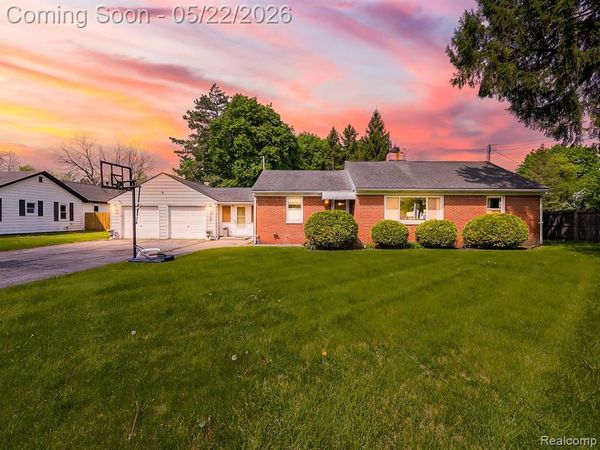 2751 Marlington Road, Waterford Twp, MI 48329