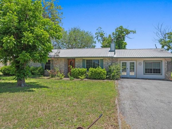 1961 Bolton RD, Marion, TX 78124
