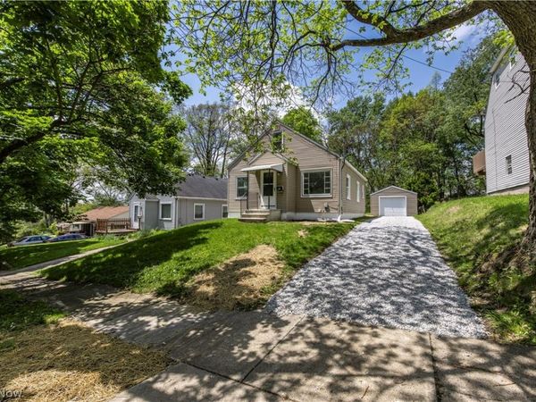 144 Malacca Street , Akron, OH 44305