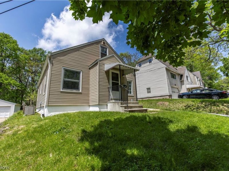 144 Malacca Street , Akron, OH 44305 Photo 3