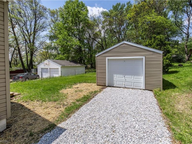 144 Malacca Street , Akron, OH 44305 Photo 31