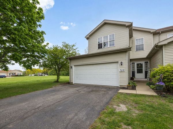 709 Carlisle Drive , Woodstock, IL 60098