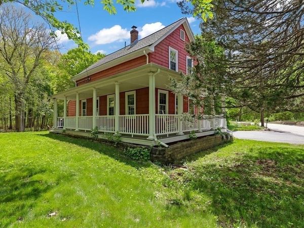 12 Elm St, Foxboro, MA 02035