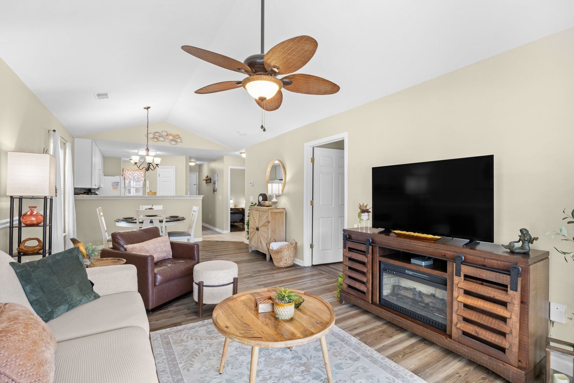 1242 River Oaks Dr. Photo 18