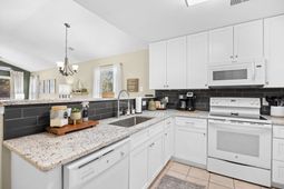 1242 River Oaks Dr. photo 4