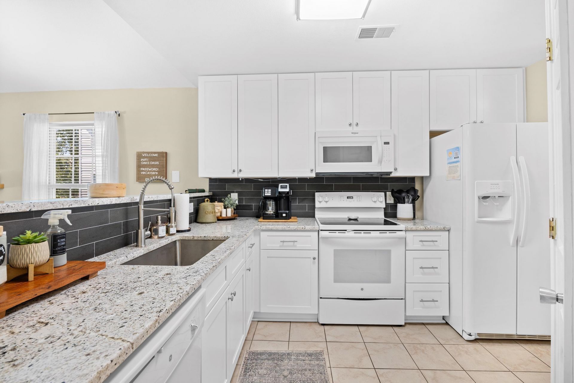 1242 River Oaks Dr. Photo 5