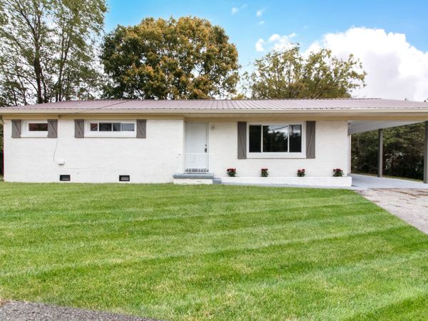 131 E Lake St , Camden, TN 38320