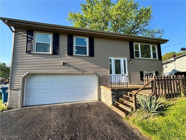 663 Meadowland Drive , Hubbard, OH 44425