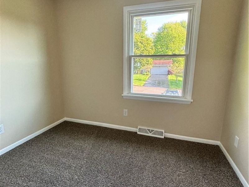 663 Meadowland Drive , Hubbard, OH 44425 Photo 13