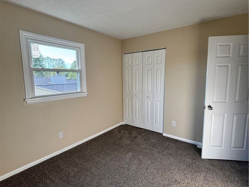 663 Meadowland Drive , Hubbard, OH 44425 Photo 15