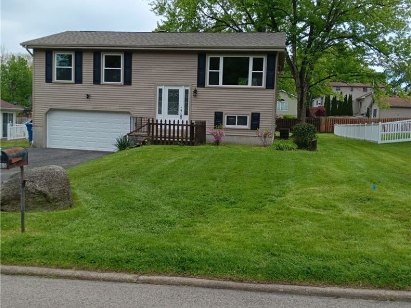 663 Meadowland Drive , Hubbard, OH 44425 Photo 3